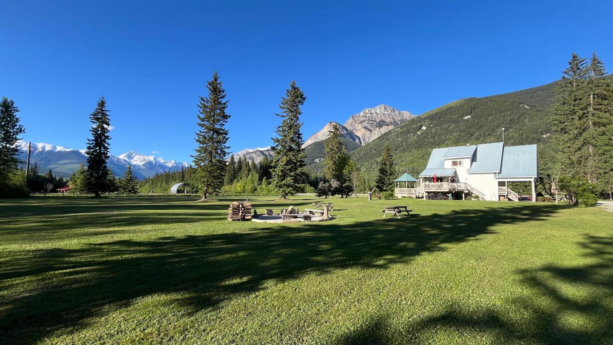 Bear Paw Lodge Golden Exterior foto