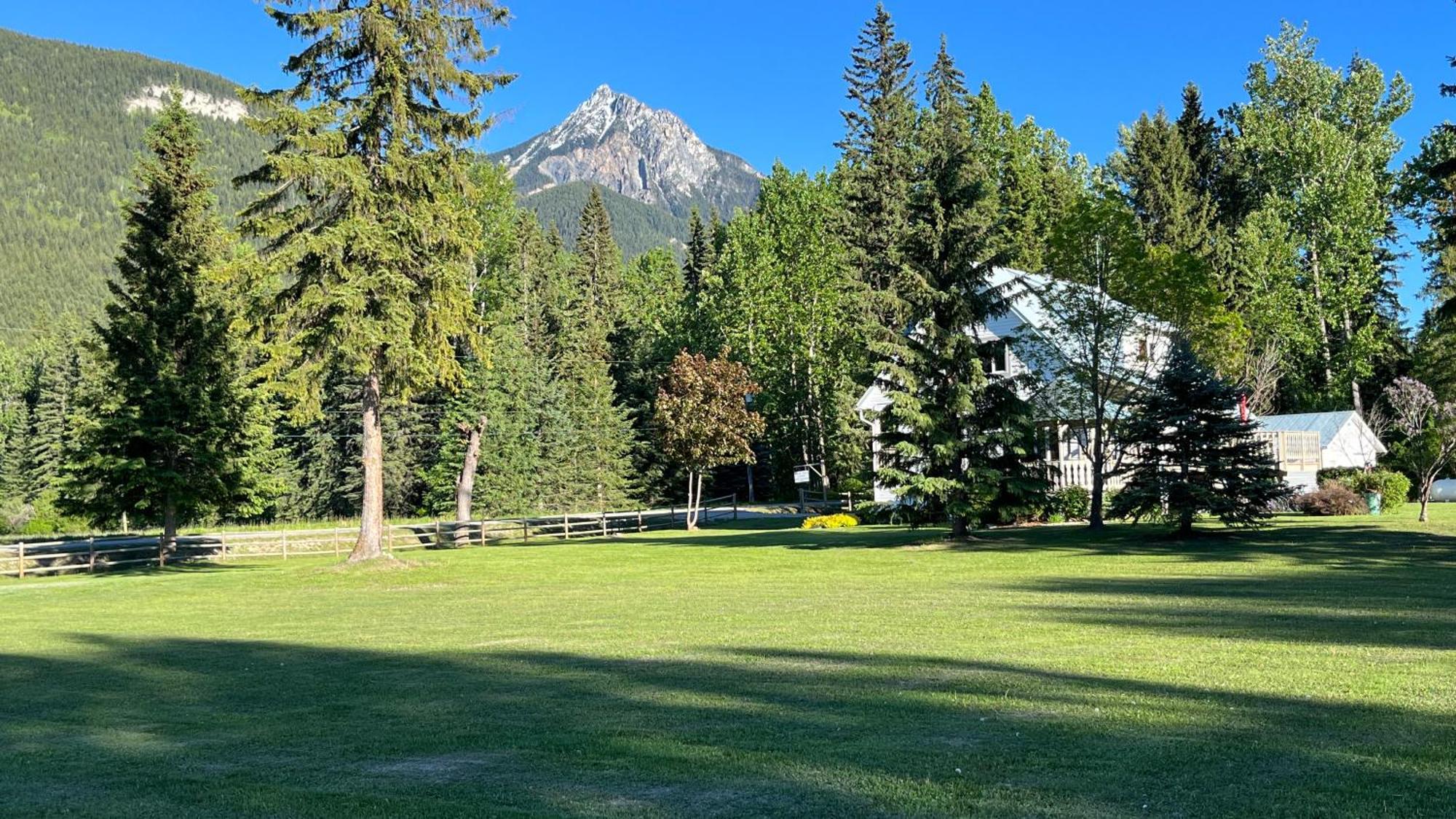 Bear Paw Lodge Golden Exterior foto